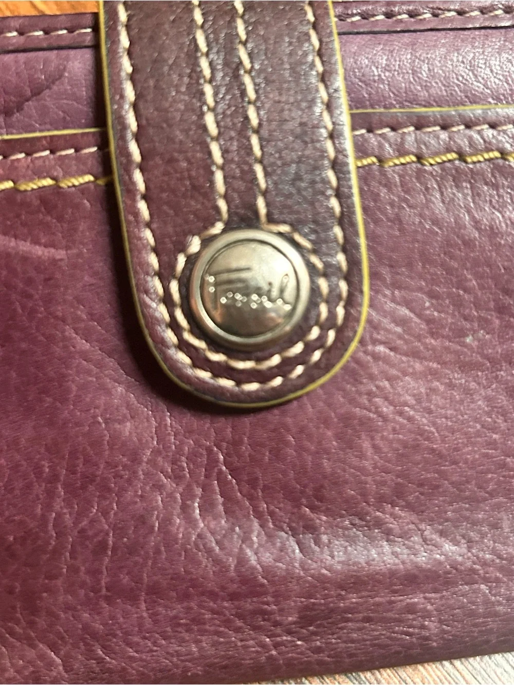 Fossil Plum Leather Wristlet with green  Zippers and Zip Pockets Y2K